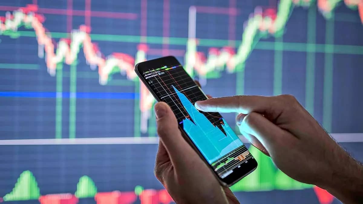 Read more about the article Godrej Consumer drops 11% after weak Q3; analysts foresee declines.