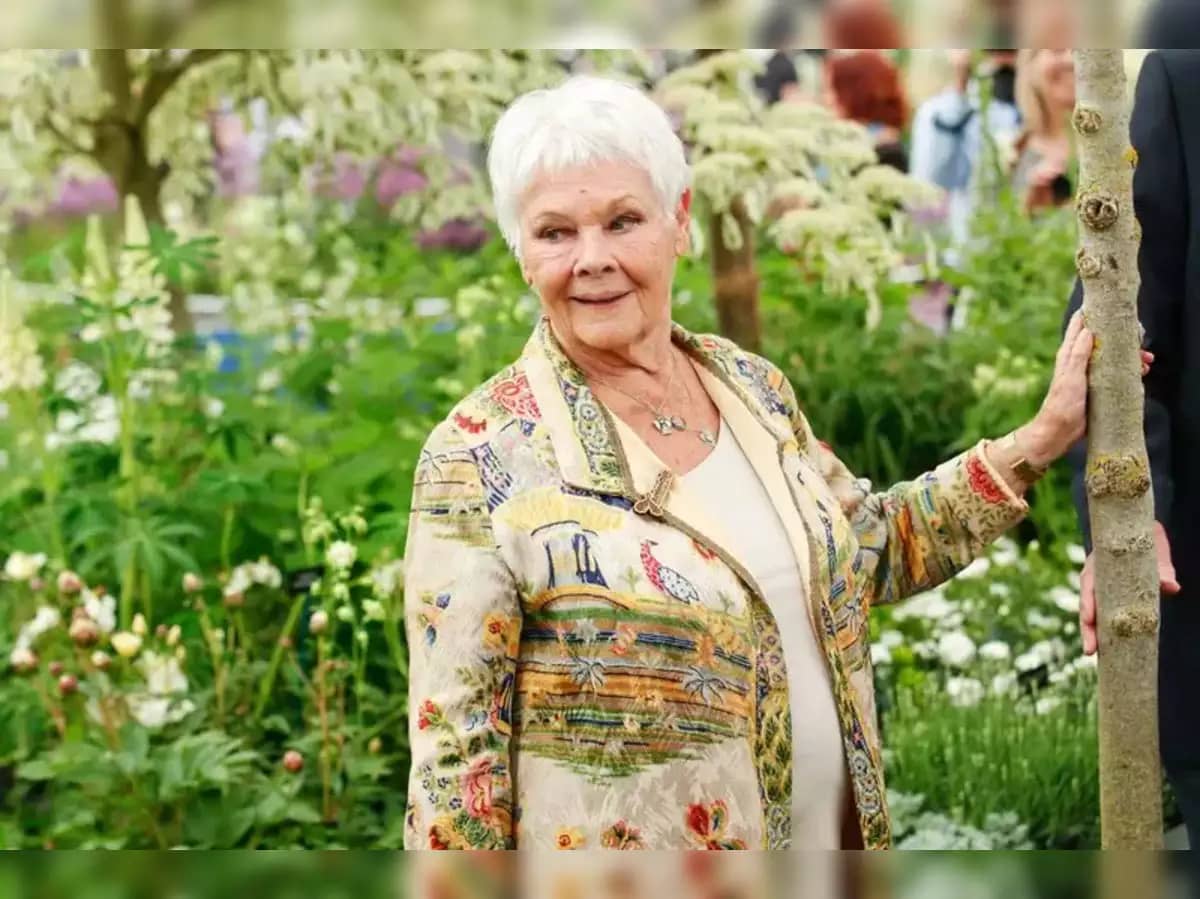 Read more about the article For the strangest reason, according to Dame Judi Dench, one performer would never meet her gaze.