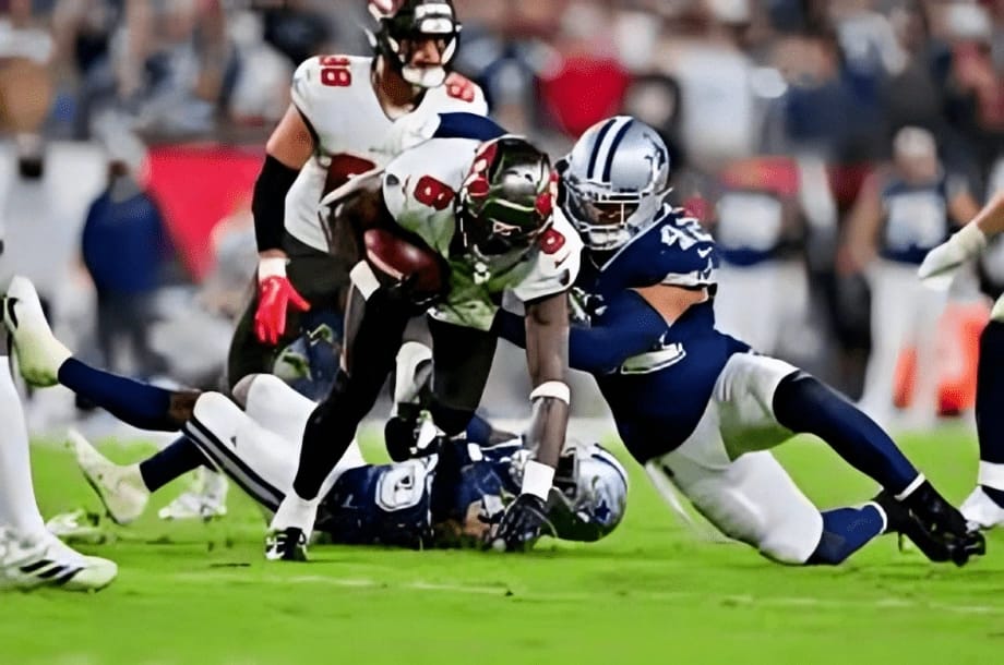 Cowboys Force Late Fumble, Dampen Buccaneers’ Playoff Hopes